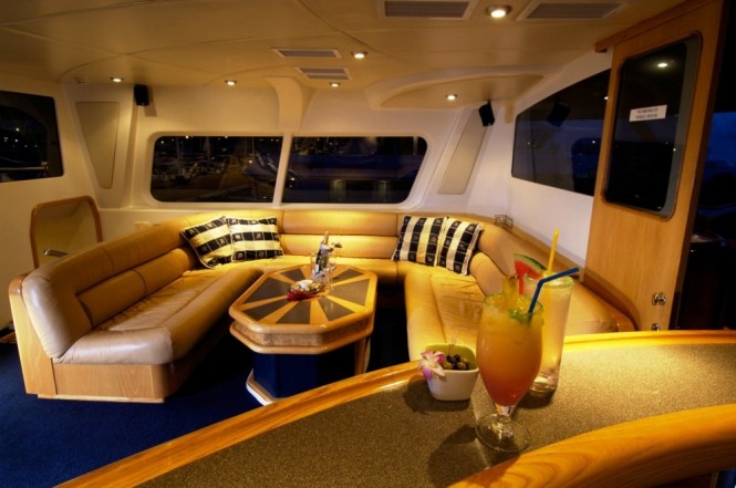 ULTIMATE LADY  Upper Salon Loung